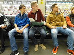 Die Jugendgemeinderäte Patrick Kuhn, Jakob Dongus und Markus David in der Berliner S-Bahn (v.l.)