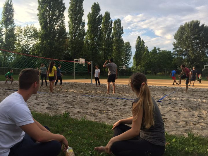 Volleyballgruppe des Flüchtlingspatenschaftsprojekt WELCOME
